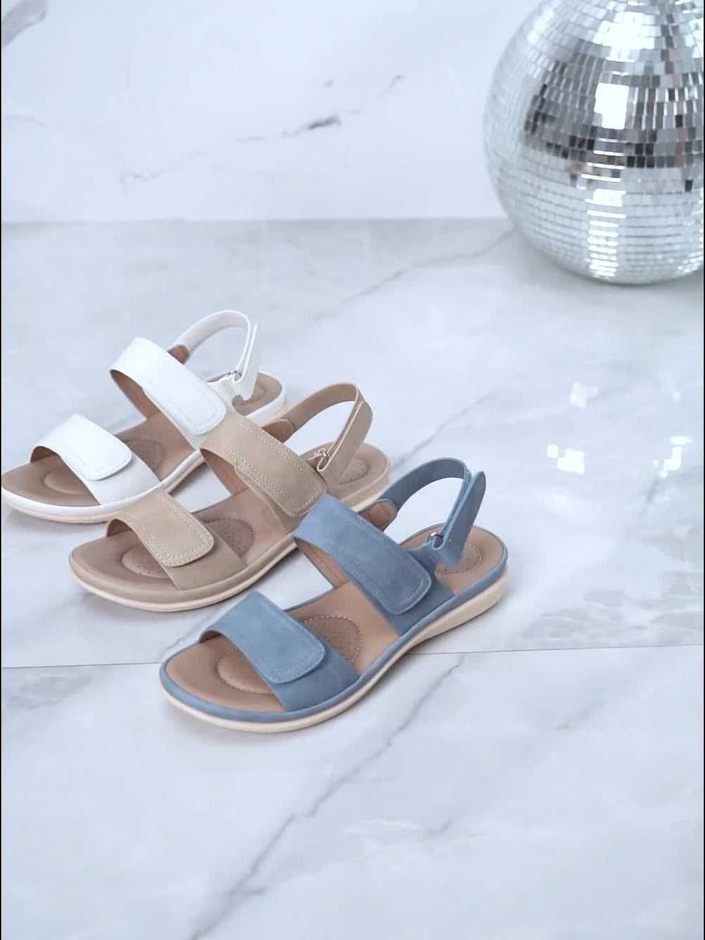 Moteriškos basutės su reguliuojamomis juostelėmis