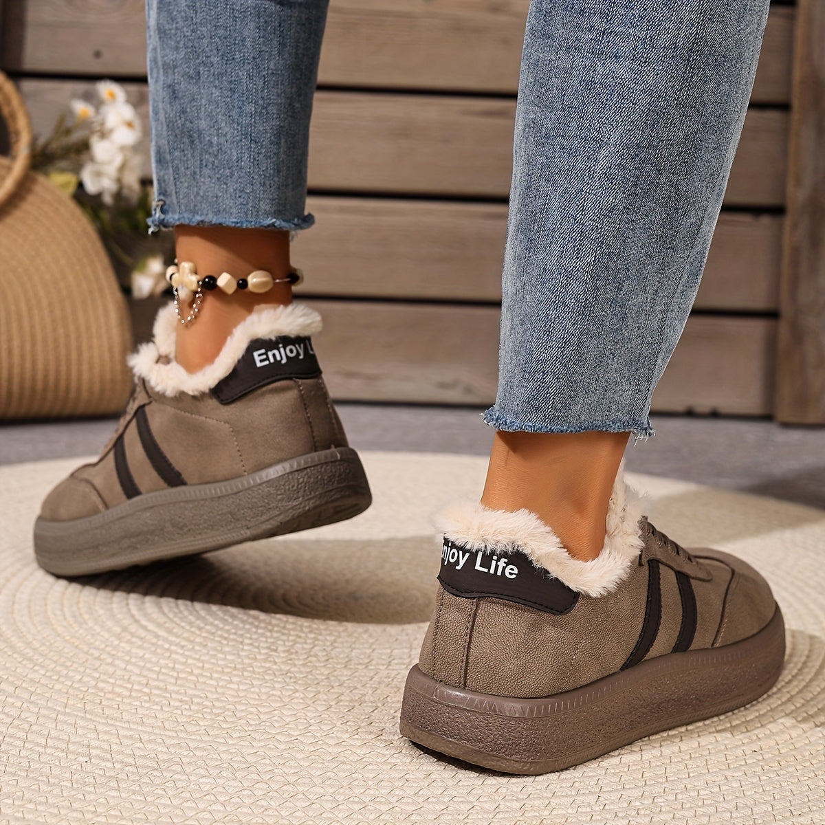 Moteriški pašiltinti sportinio stiliaus batai