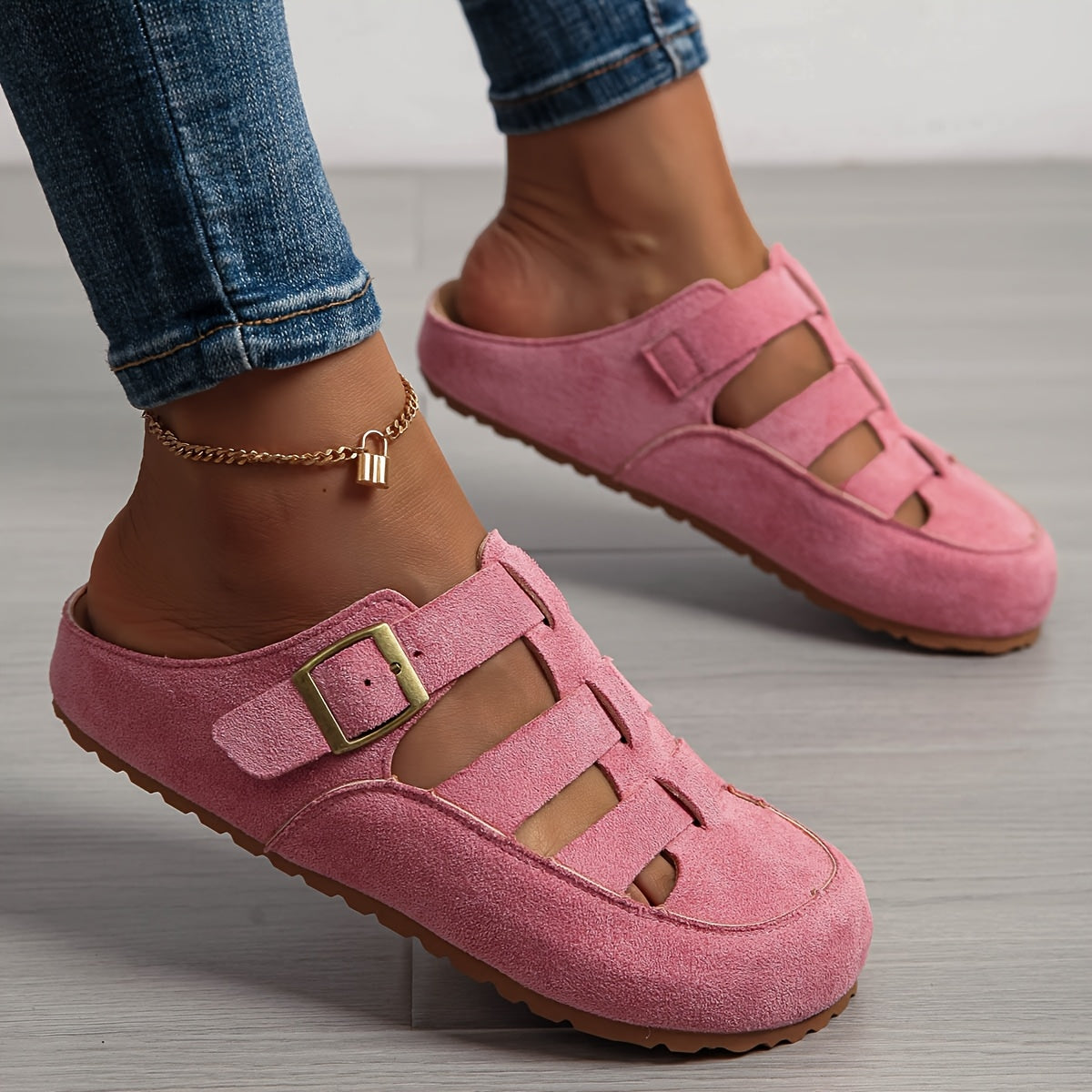 Moteriškos zomšinės klumpės su juostelėmis