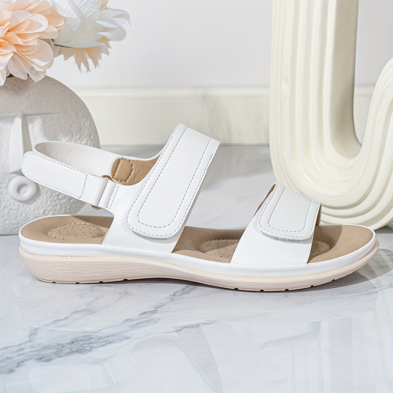 Moteriškos basutės su reguliuojamomis juostelėmis