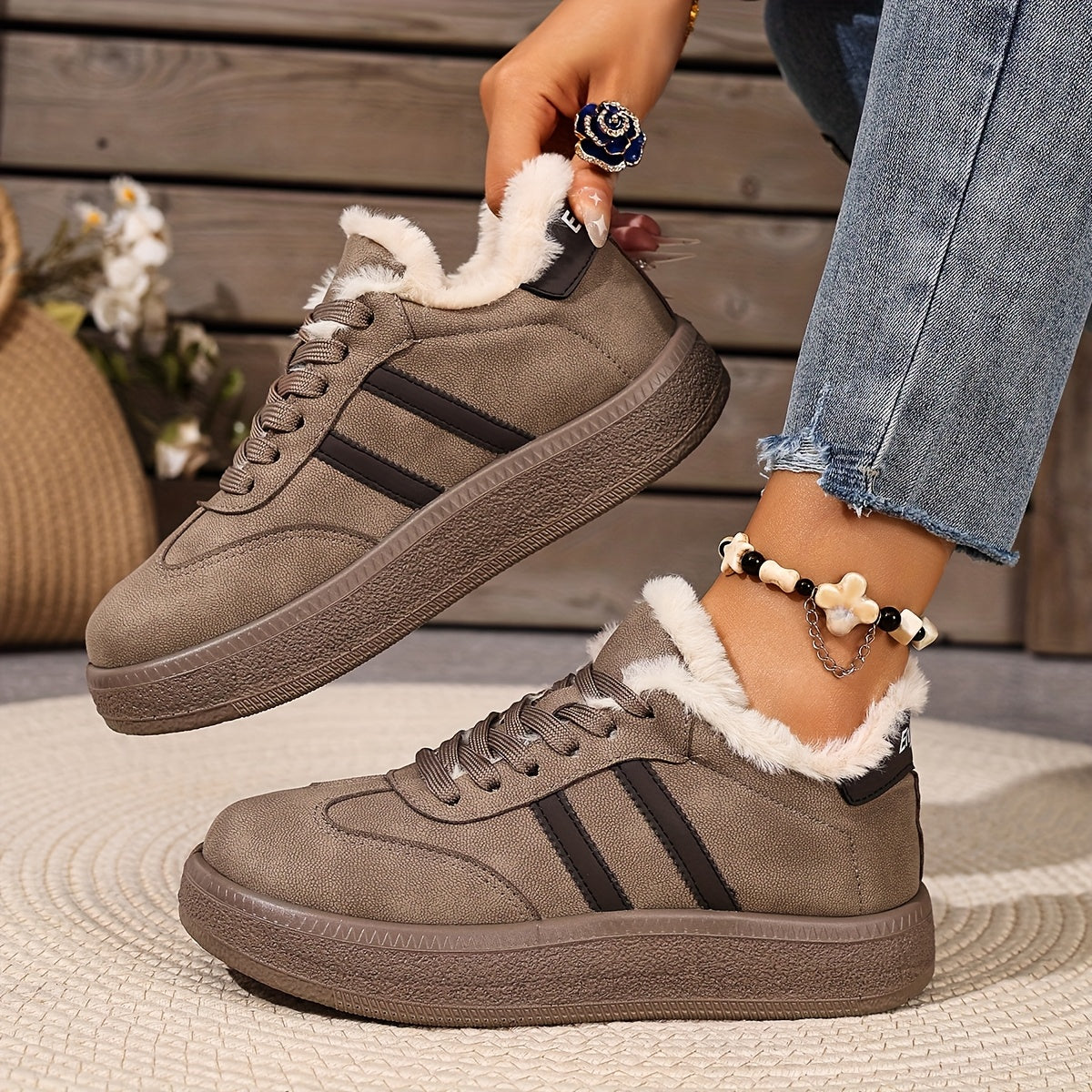 Moteriški pašiltinti sportinio stiliaus batai