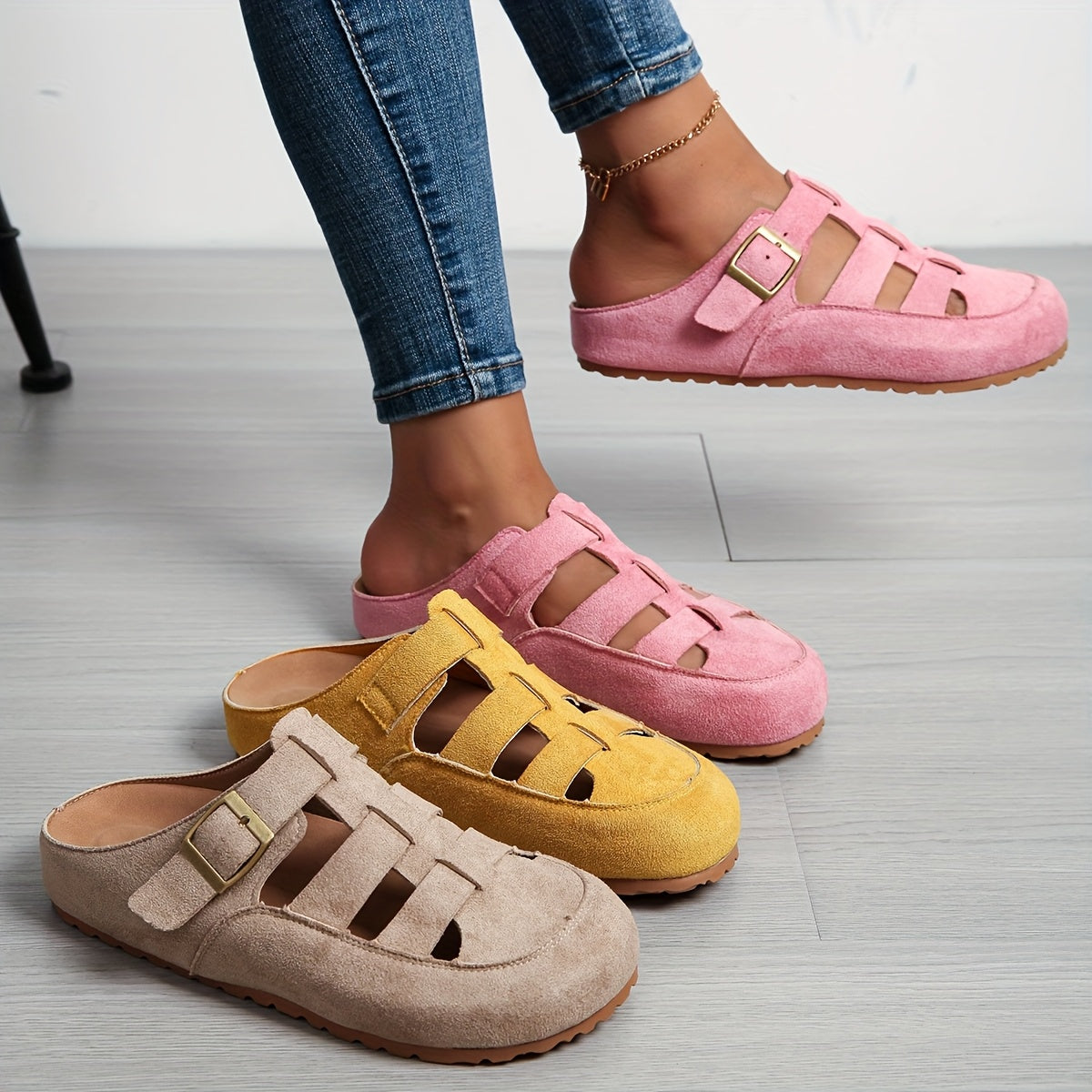 Moteriškos zomšinės klumpės su juostelėmis