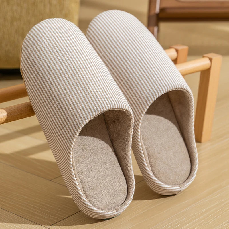 Jaukios tekstilinės namų šlepetės