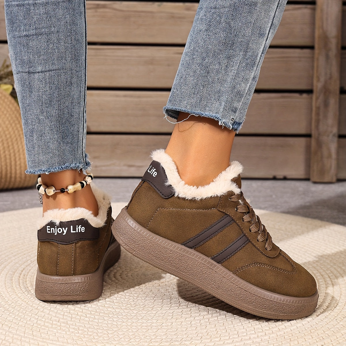 Moteriški pašiltinti sportinio stiliaus batai