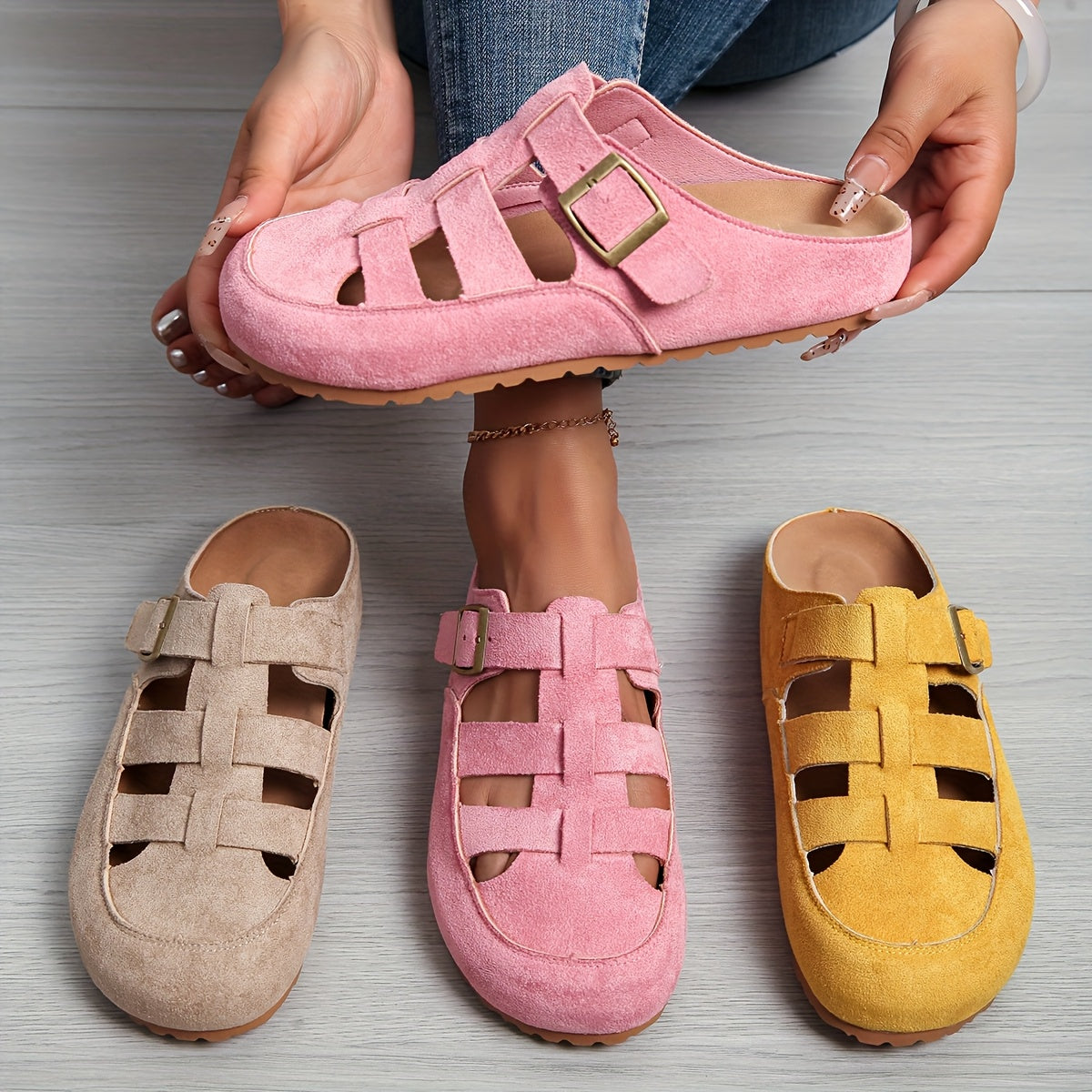 Moteriškos zomšinės klumpės su juostelėmis